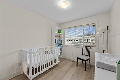 13-335 Gerstmar Road, Kelowna, BC - Indoor Photo Showing Bedroom