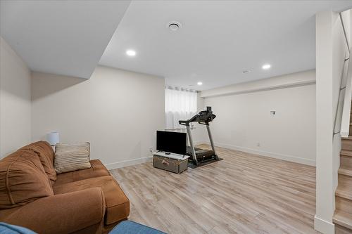 13-335 Gerstmar Road, Kelowna, BC - Indoor