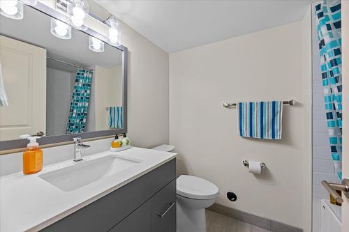 13-335 Gerstmar Road, Kelowna, BC - Indoor Photo Showing Bathroom