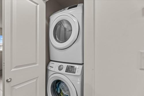 13-335 Gerstmar Road, Kelowna, BC - Indoor Photo Showing Laundry Room