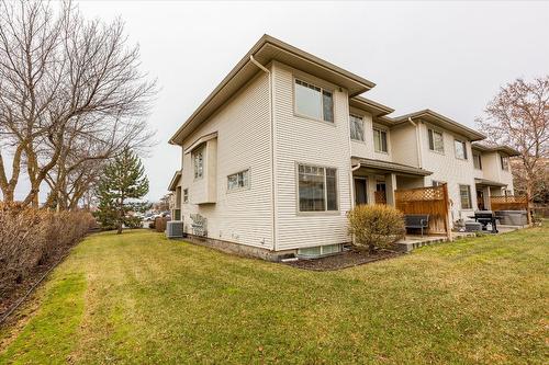 13-335 Gerstmar Road, Kelowna, BC - Outdoor