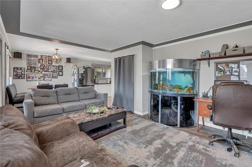 778 Forestbrook Drive, Penticton, BC - Indoor Photo Showing Living Room