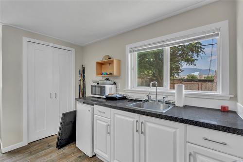 778 Forestbrook Drive, Penticton, BC - Indoor Photo Showing Kitchen