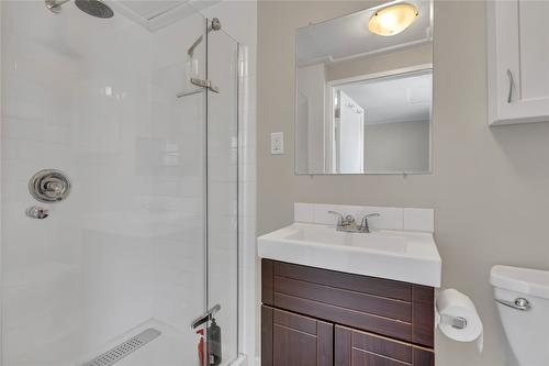 778 Forestbrook Drive, Penticton, BC - Indoor Photo Showing Bathroom