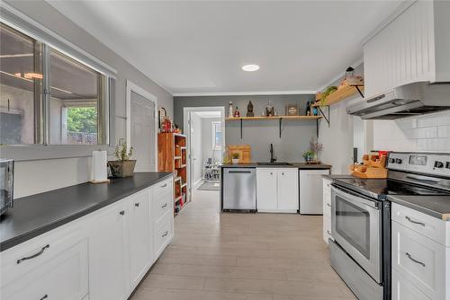 778 Forestbrook Drive, Penticton, BC - Indoor Photo Showing Kitchen