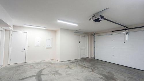  - Indoor Photo Showing Garage