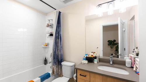  - Indoor Photo Showing Bathroom