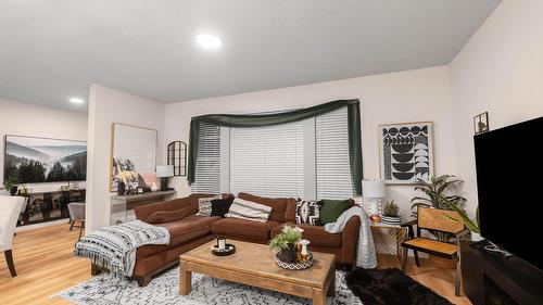  - Indoor Photo Showing Living Room