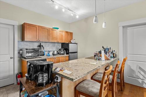301-4205 Gellatly Road, West Kelowna, BC - Indoor Photo Showing Kitchen