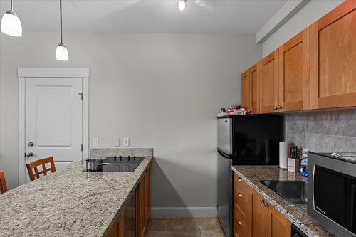 301-4205 Gellatly Road, West Kelowna, BC - Indoor Photo Showing Kitchen