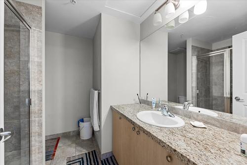 301-4205 Gellatly Road, West Kelowna, BC - Indoor Photo Showing Bathroom