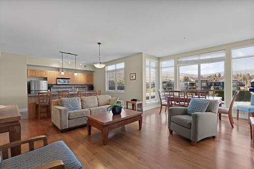 301-4205 Gellatly Road, West Kelowna, BC - Indoor Photo Showing Living Room