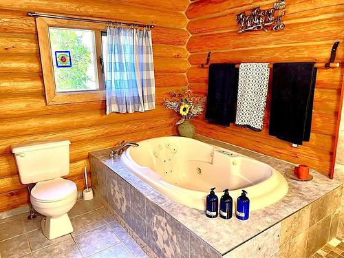 1896 St. Mary Lake Road, Kimberley, BC - Indoor Photo Showing Bathroom