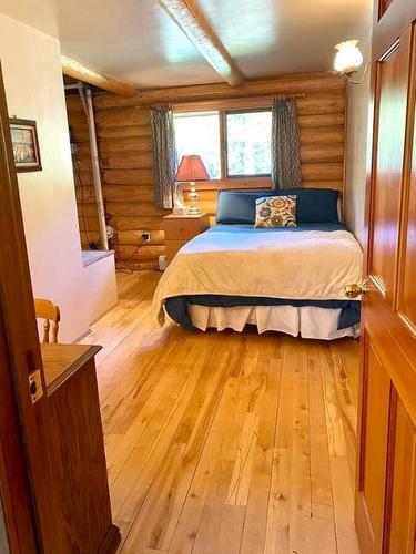 1896 St. Mary Lake Road, Kimberley, BC - Indoor Photo Showing Bedroom