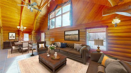1896 St. Mary Lake Road, Kimberley, BC - Indoor Photo Showing Living Room