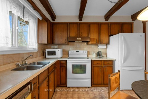 28 Stately Way, Markham, ON - Indoor Photo Showing Kitchen With Double Sink