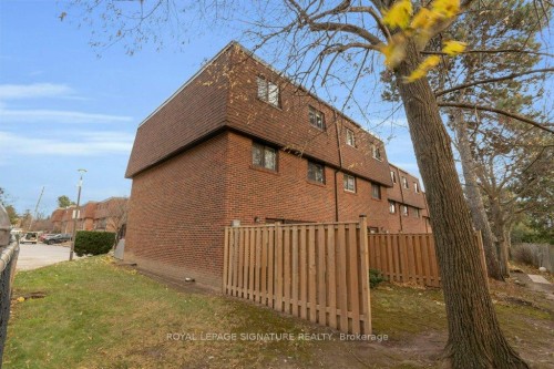 28 Stately Way, Markham, ON - Outdoor