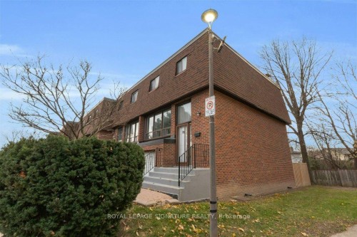 28 Stately Way, Markham, ON - Outdoor