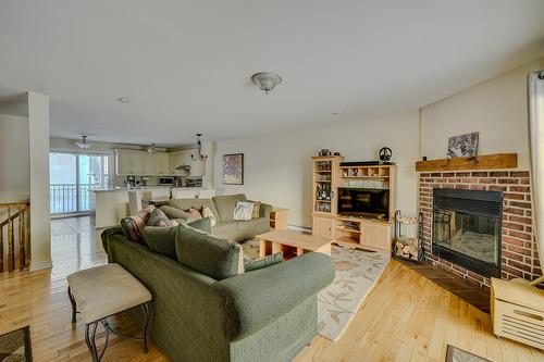 Living room - 729A Rue Principale, Saint-Sauveur, QC - Indoor Photo Showing Living Room With Fireplace