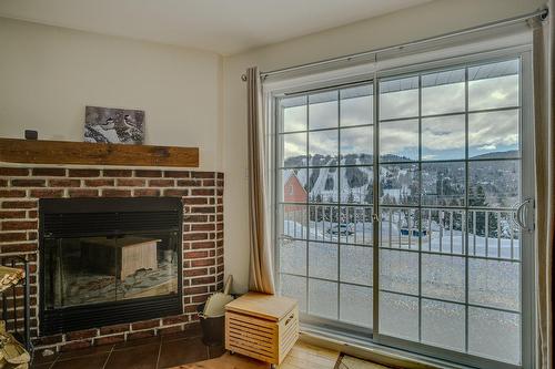 View - 729A Rue Principale, Saint-Sauveur, QC - Indoor With Fireplace