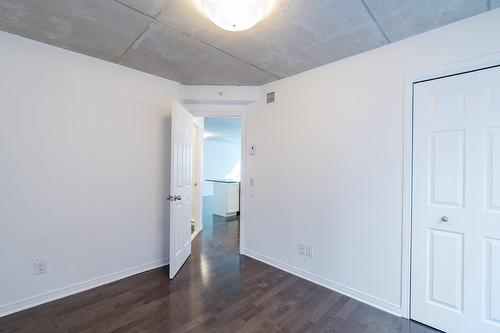 Bedroom - 218-1235 Rue Bishop, Montréal (Ville-Marie), QC - Indoor Photo Showing Other Room
