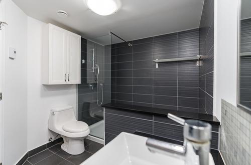 Bathroom - 218-1235 Rue Bishop, Montréal (Ville-Marie), QC - Indoor Photo Showing Bathroom