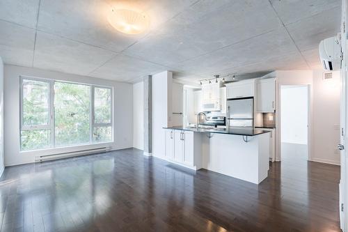 Living room - 218-1235 Rue Bishop, Montréal (Ville-Marie), QC - Indoor Photo Showing Kitchen