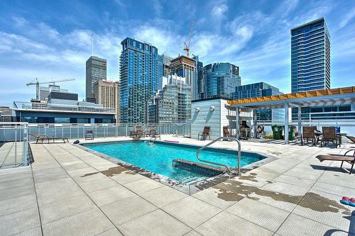 Pool - 218-1235 Rue Bishop, Montréal (Ville-Marie), QC - Outdoor With In Ground Pool