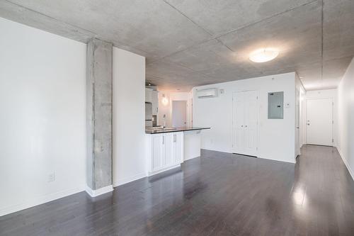 Living room - 218-1235 Rue Bishop, Montréal (Ville-Marie), QC - Indoor Photo Showing Other Room