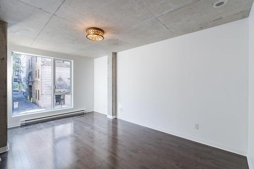 Living room - 218-1235 Rue Bishop, Montréal (Ville-Marie), QC - Indoor Photo Showing Other Room