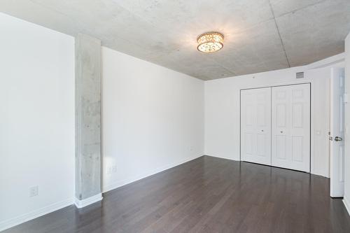 Primary bedroom - 218-1235 Rue Bishop, Montréal (Ville-Marie), QC - Indoor Photo Showing Other Room