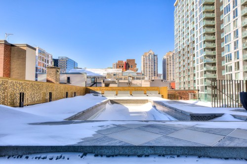 Piscine - 908-1200 Rue Drummond, Montréal (Ville-Marie), QC - Outdoor With Balcony