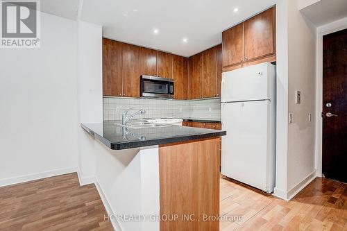 412 - 85 Bloor Street E, Toronto, ON - Indoor Photo Showing Kitchen
