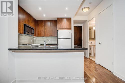 412 - 85 Bloor Street E, Toronto, ON - Indoor Photo Showing Kitchen
