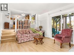 Split Level / living space to backyard - 