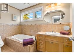 full Bathroom upper - 