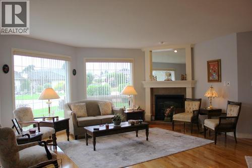 440 Ridge Place, Penticton, BC - Indoor Photo Showing Living Room With Fireplace