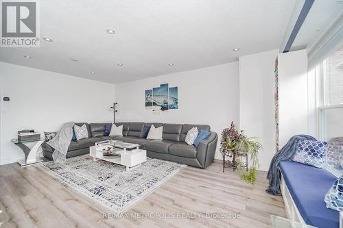 1319 LUNA COURT  Pickering, ON L1W 3C3