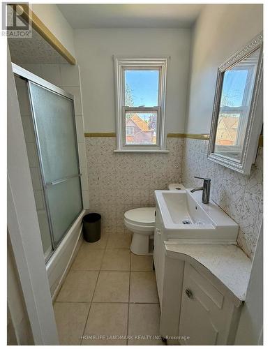 Second Floor Bathroom - 17 Arkell Street, Hamilton, ON - Indoor Photo Showing Bathroom