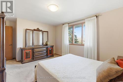 1235 Barton Street, Hamilton, ON - Indoor Photo Showing Bedroom