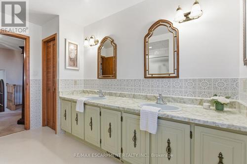 1235 Barton Street, Hamilton, ON - Indoor Photo Showing Bathroom