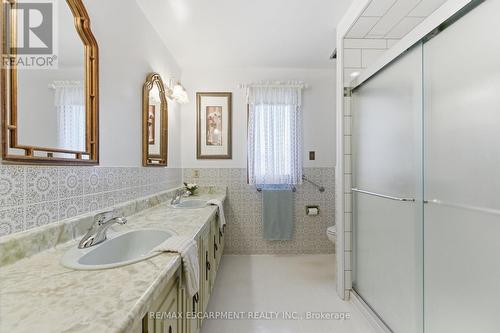 1235 Barton Street, Hamilton, ON - Indoor Photo Showing Bathroom