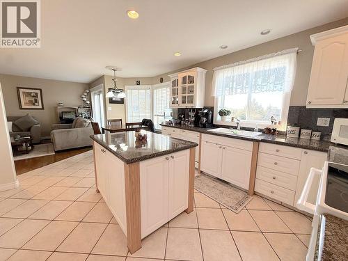 1041 Eagle Drive, Prince Rupert, BC - Indoor Photo Showing Kitchen