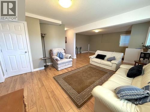 1041 Eagle Drive, Prince Rupert, BC - Indoor Photo Showing Living Room