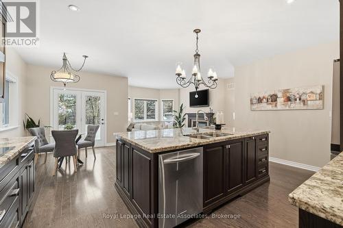 290 Eaton Street, Halton Hills, ON - Indoor Photo Showing Kitchen With Double Sink