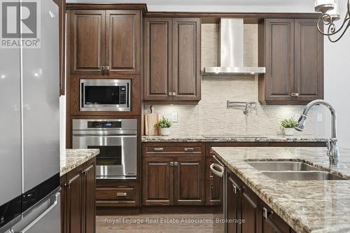 290 Eaton Street, Halton Hills, ON - Indoor Photo Showing Kitchen With Double Sink With Upgraded Kitchen