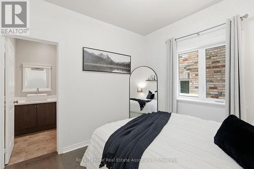290 Eaton Street, Halton Hills, ON - Indoor Photo Showing Bedroom