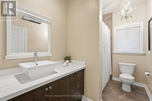 290 Eaton Street, Halton Hills, ON - Indoor Photo Showing Bathroom