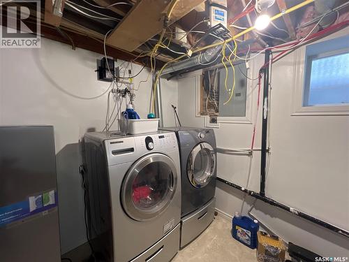 87 Merlin Crescent, Regina, SK - Indoor Photo Showing Laundry Room