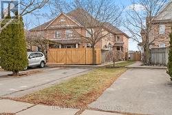 8A BROWN DRIVE  St. Catharines (Rykert/Vansickle), ON L2S 3Z4